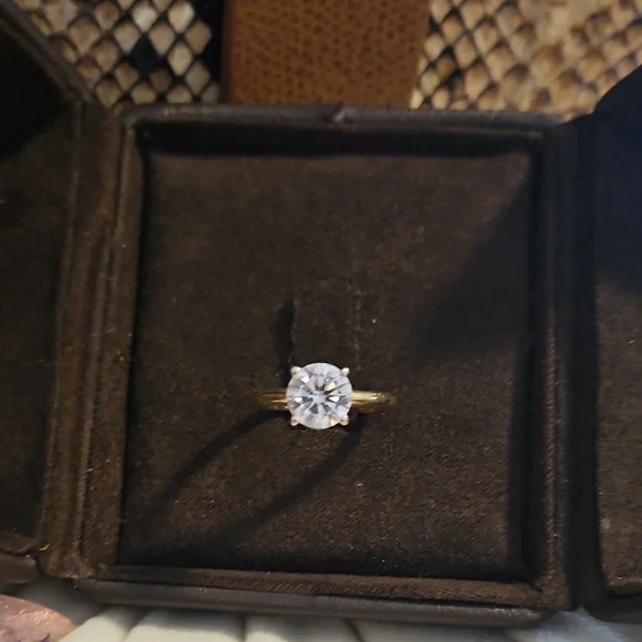 Diamond Solitaire Wedding Engagement Ring - Picture 2 of 6